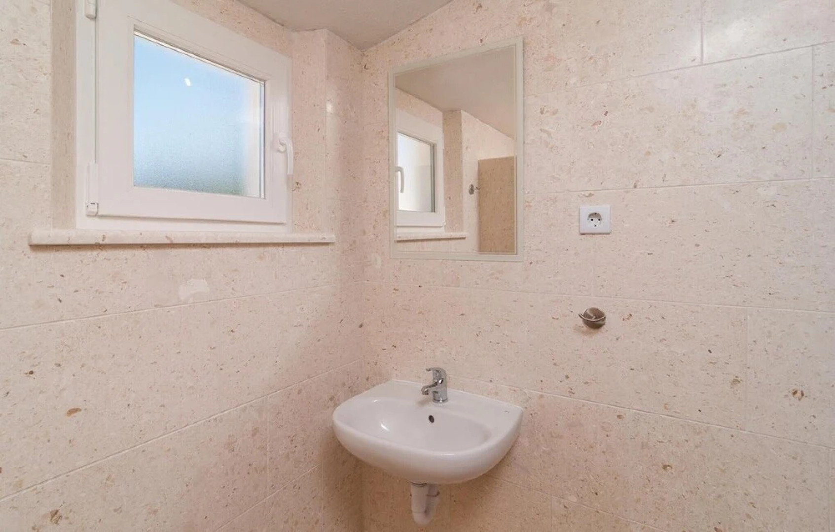 Amazing Home in Praznica With 4 Bedrooms, Wifi and Outdoor Swimming Pool