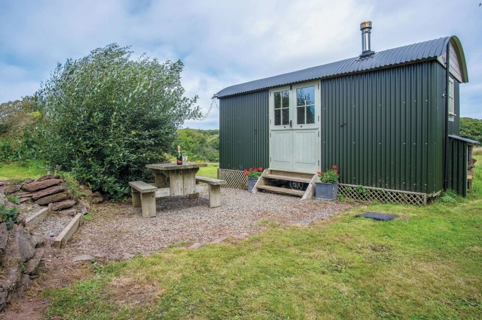 Haven View - 1 Bed Shepherds Hut - St Ishmael's