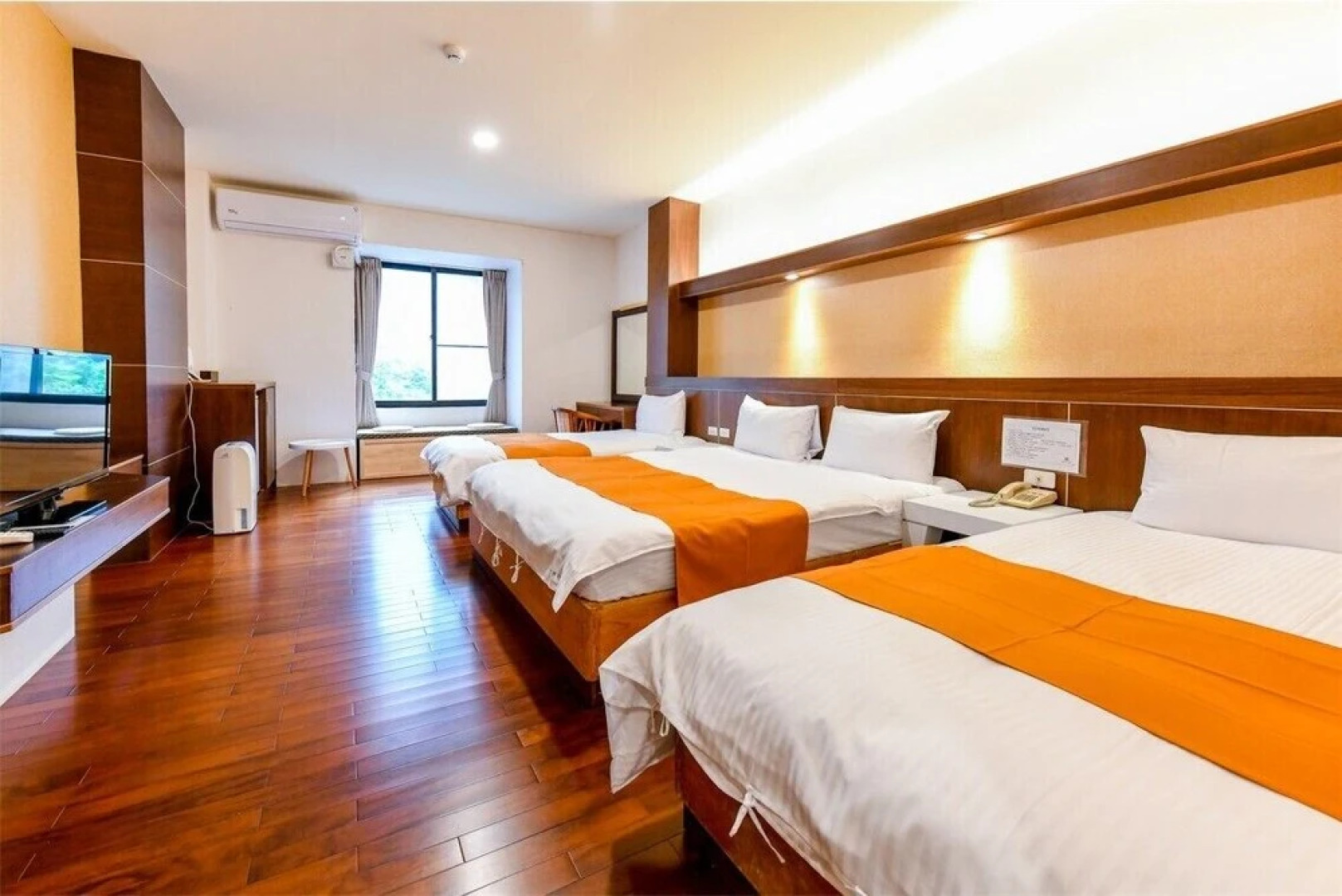 Chanshuo Forestville