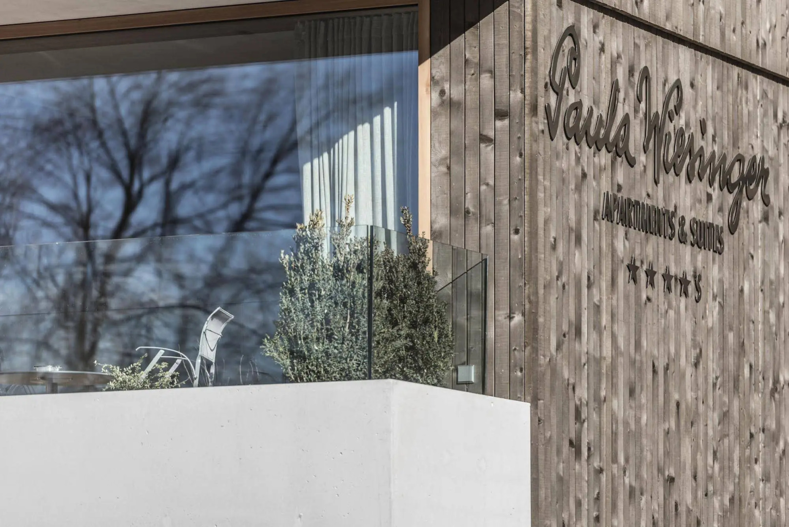 La Paula Apartments & Suites