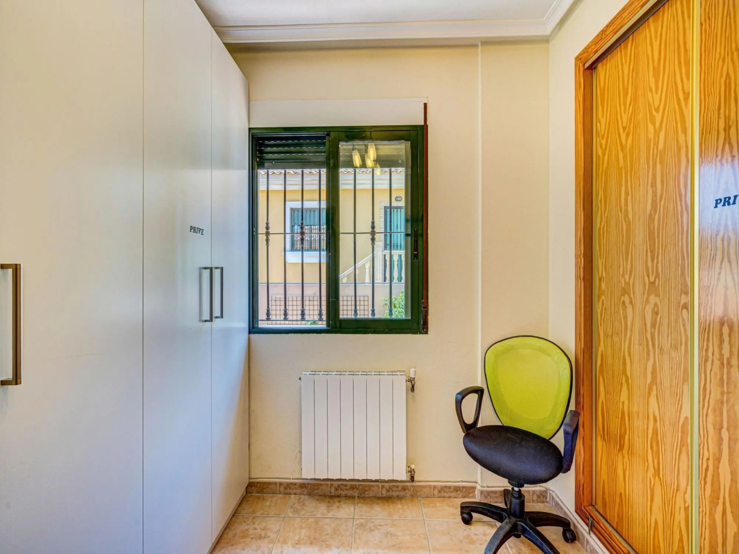 Inviting Holiday Home in Orihuela with Garden