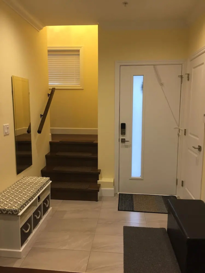 Arbutus Rose House by Elevate Rooms