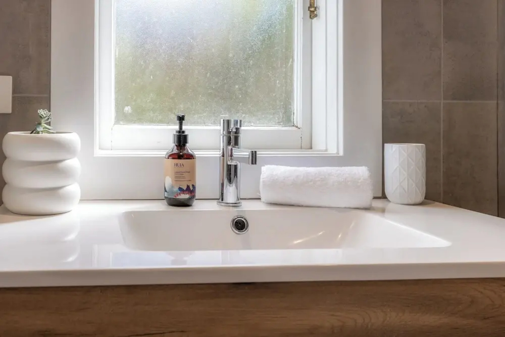 Tahatai Cottage with Spa Pool - Oneroa