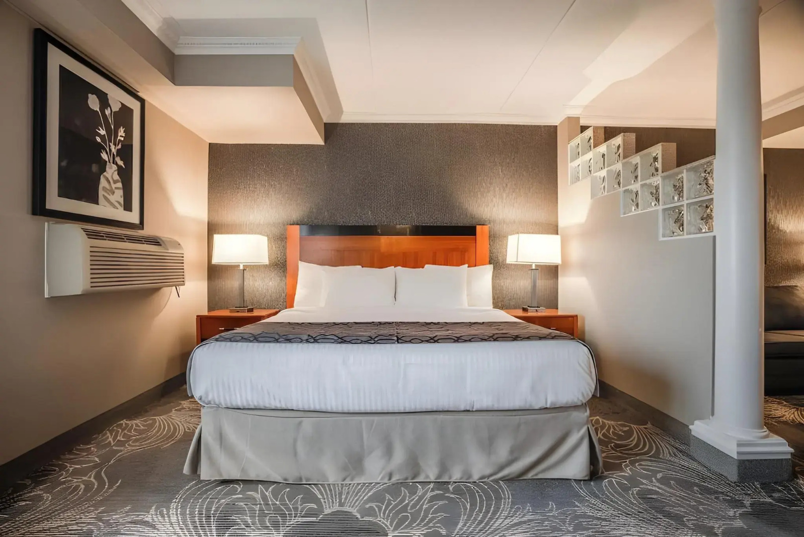 Monte Carlo Inn Barrie Suites