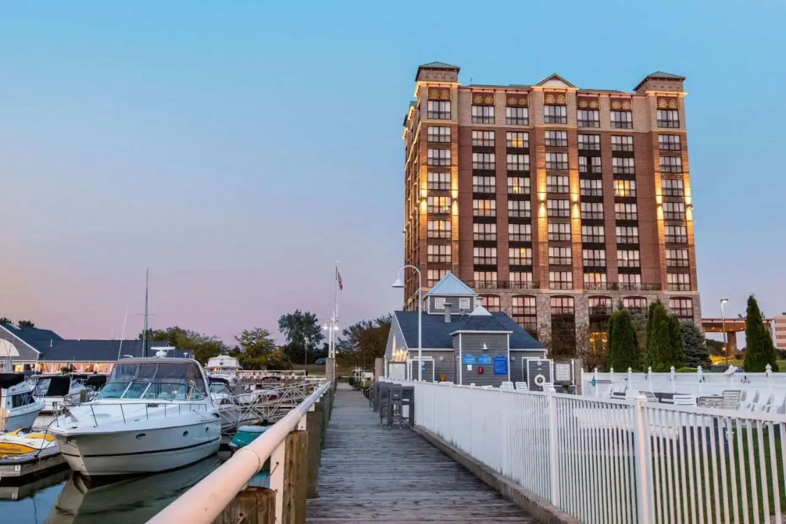 Shoreline Inn & Conference Center, Ascend Collection