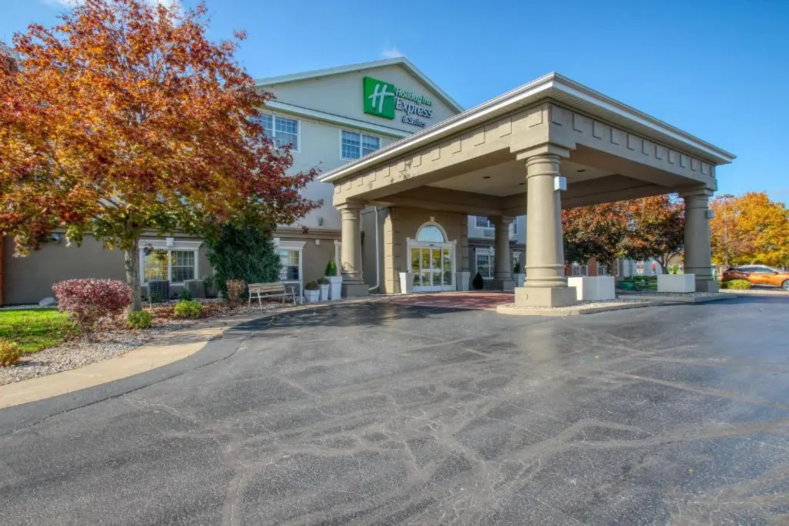 Holiday Inn Express Hotel & Suites Oshkosh by IHG