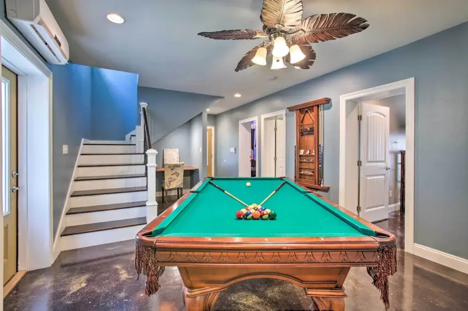 Waveland Family House, 4-minute Drive to the Beach