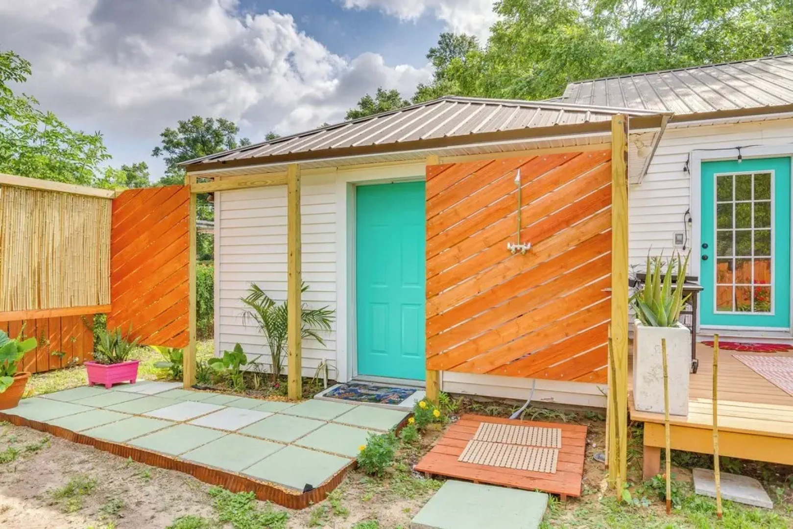 Retro-tropical Pensacola Home - 3 Mi to Downtown!