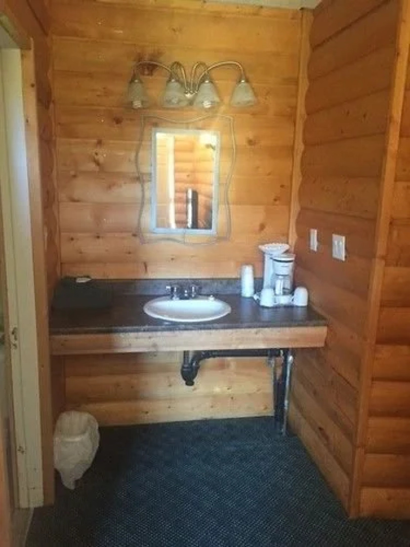 Smokey Hollow Motel & Resort