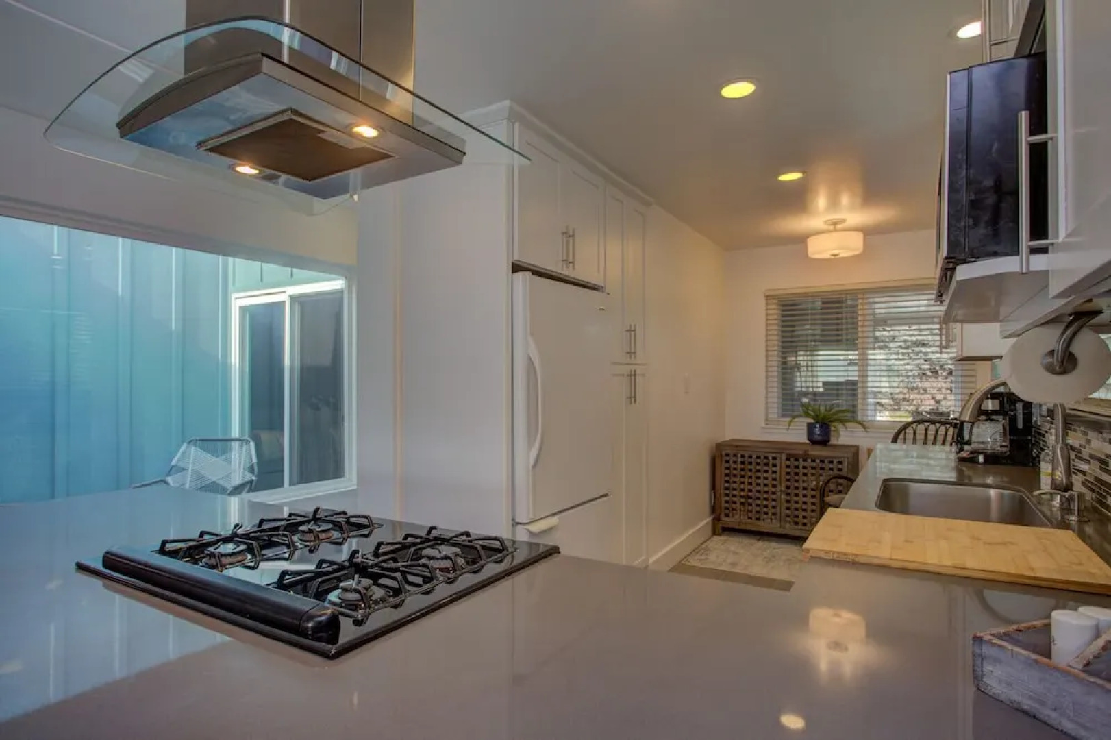 Bird Paradise: Serene Bayview Home in East Alameda 2 Bedrooms 2 Bathro