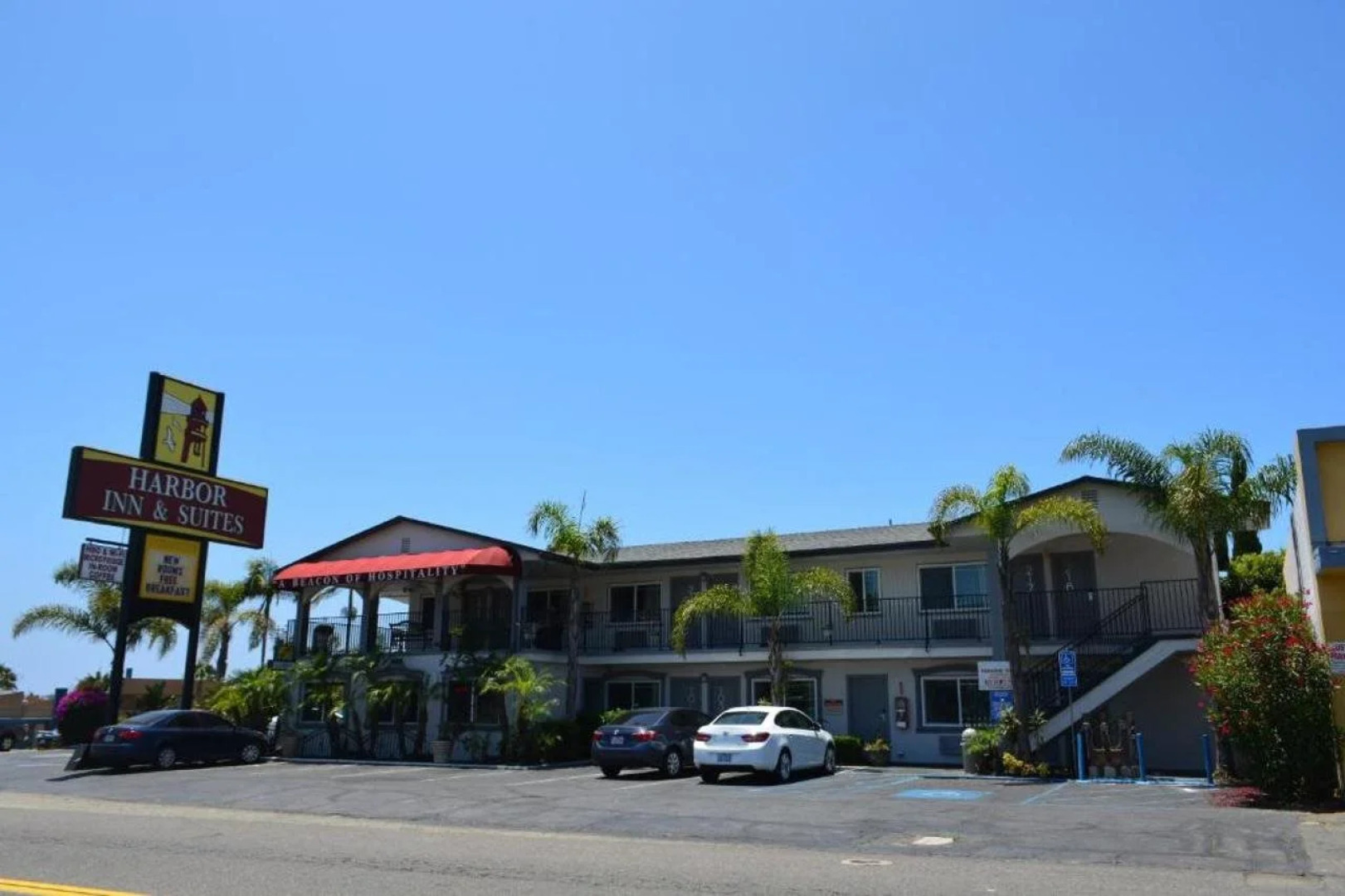 Harbor Inn & Suites