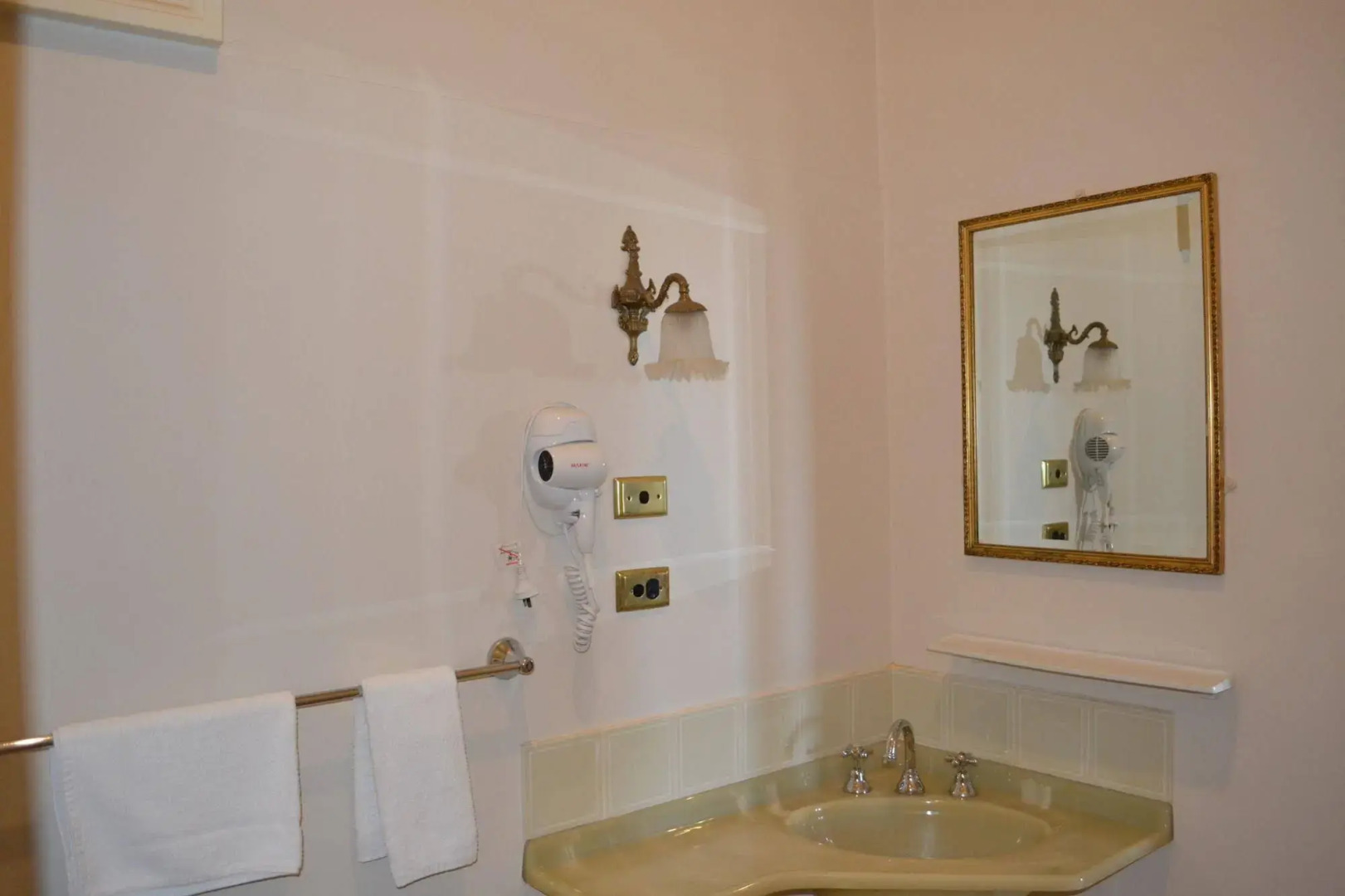 Historic Hydro Motor Inn