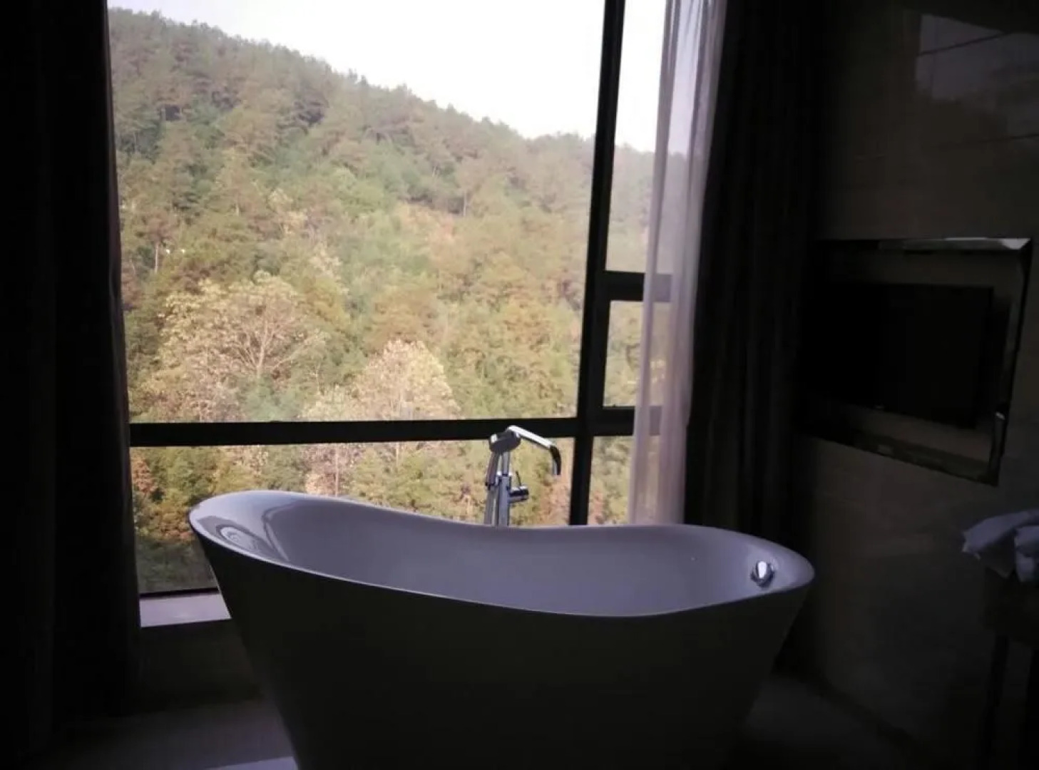 Xianning Youth Theme Hotel