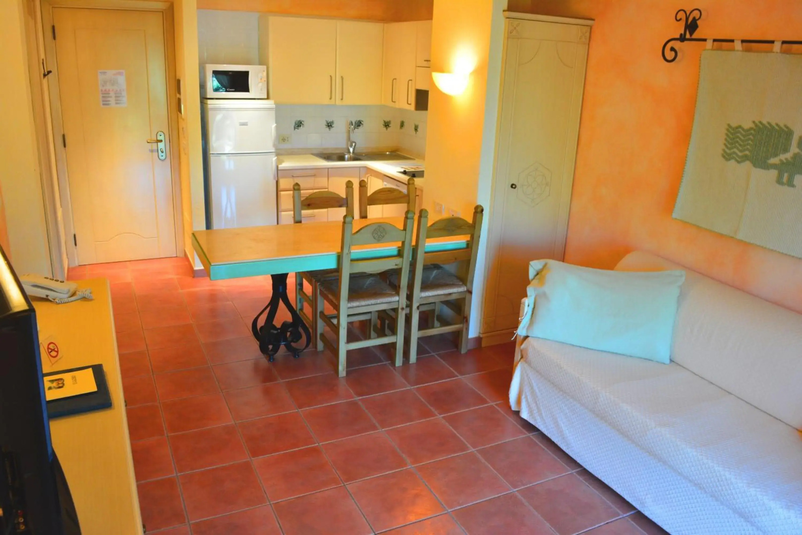 Lantana Resort Hotel & Apartments