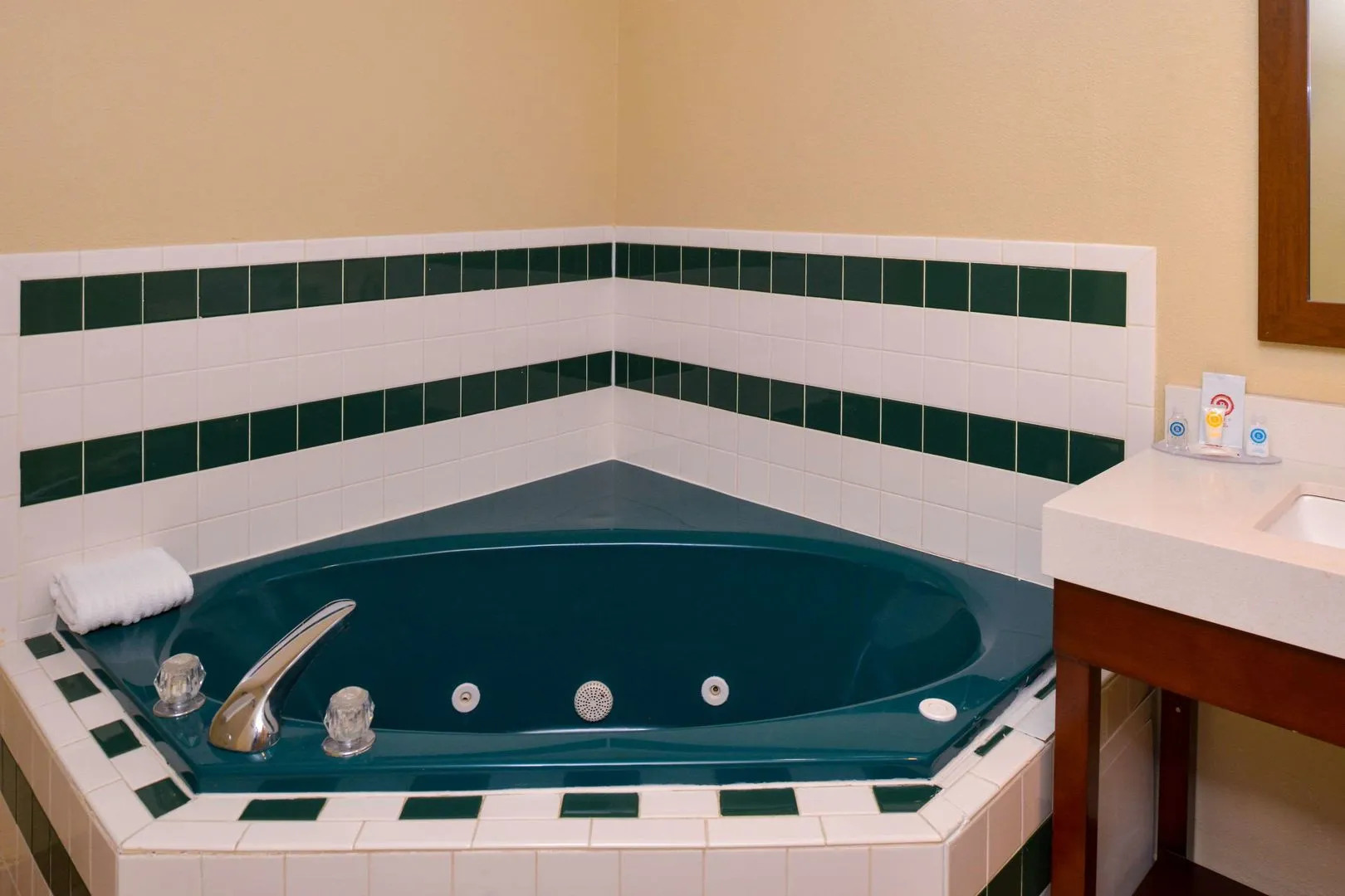 Holiday Inn Express And Suites Joplin Southeast by IHG