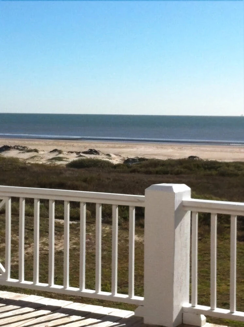 The Ritz Of Crystal Beach 6 Bedroom Home by RedAwning