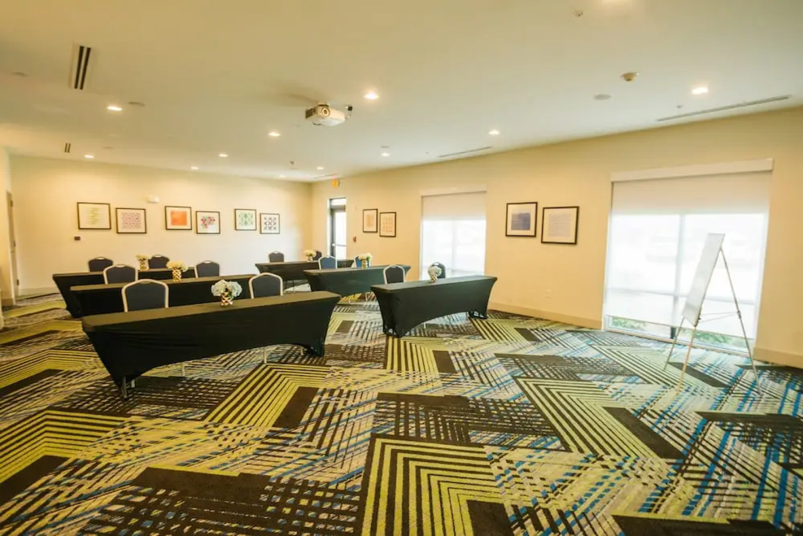 Holiday Inn Express and Suites Birmingham - Homewood, an IHG
