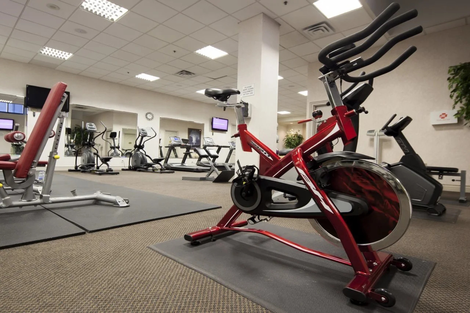 Grand Hotel & Suites