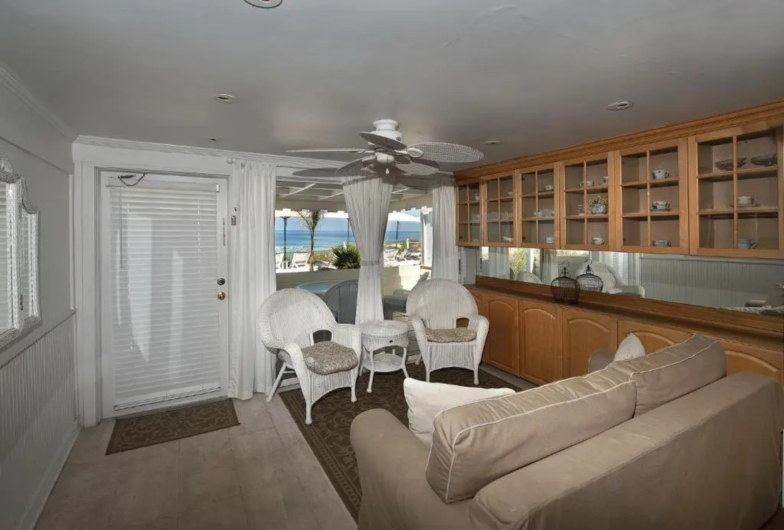 Bungalow Beach Resort