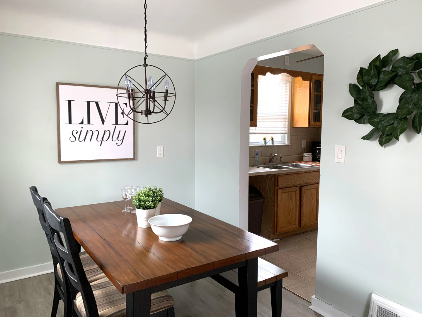 Colorful and Stylish Retreat - 5 Min To GM