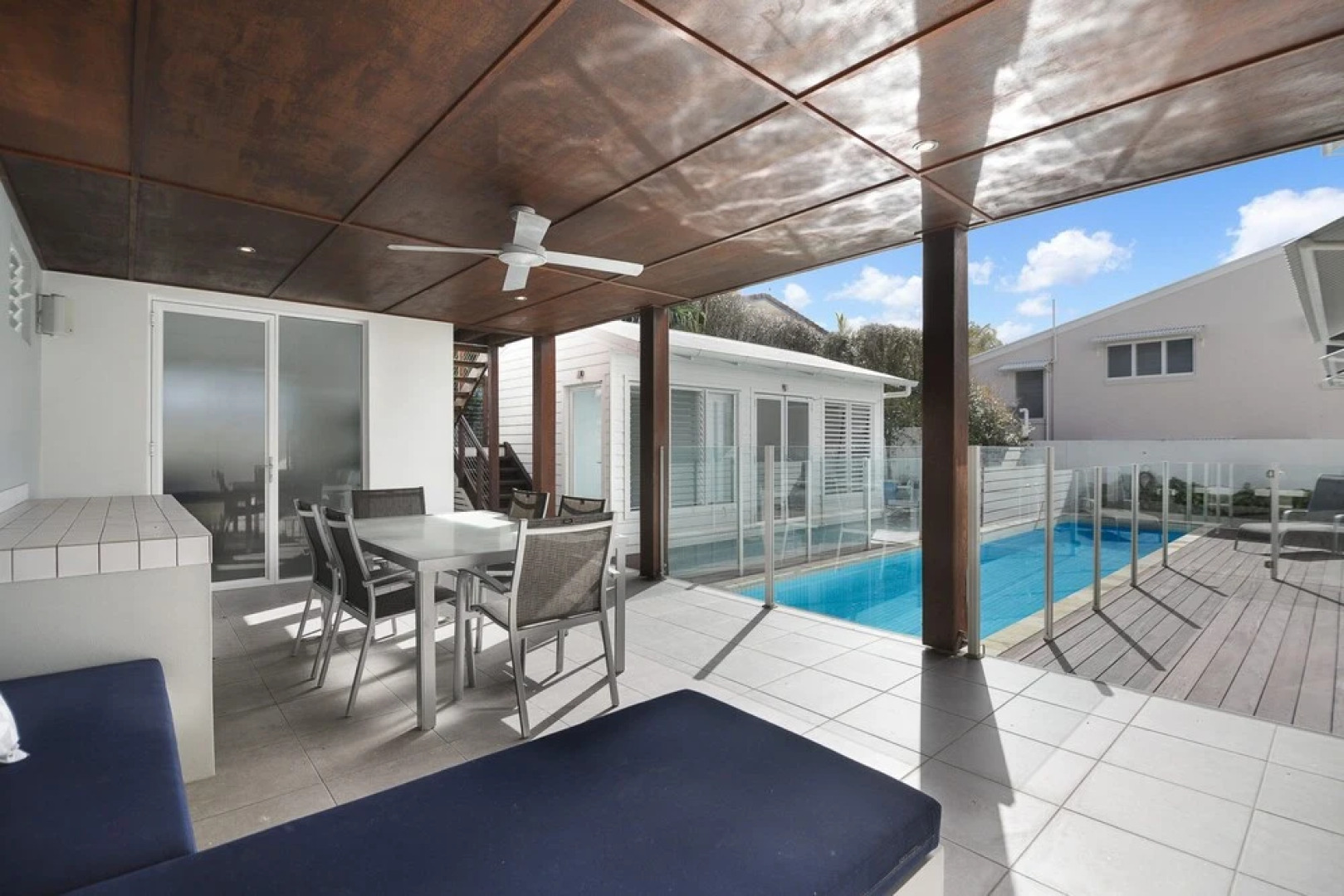 Sea Splash 75 Lorikeet Drive