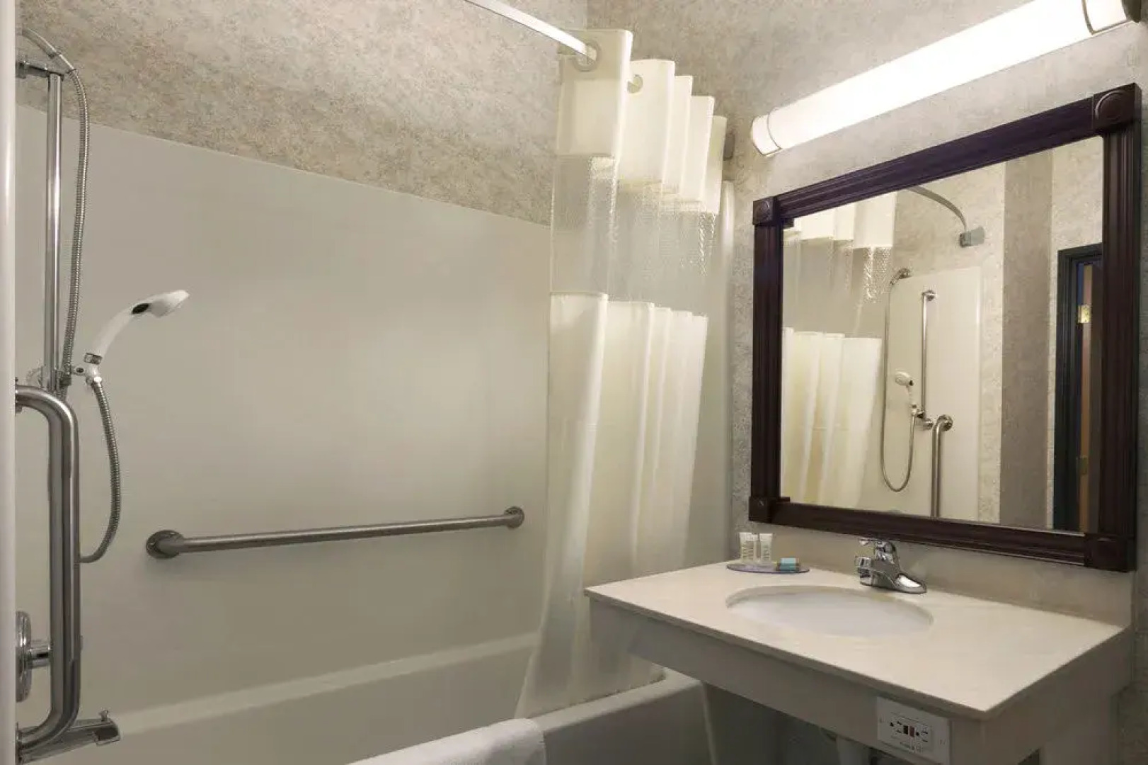 Travelodge and Suites Fargo/Moorhead