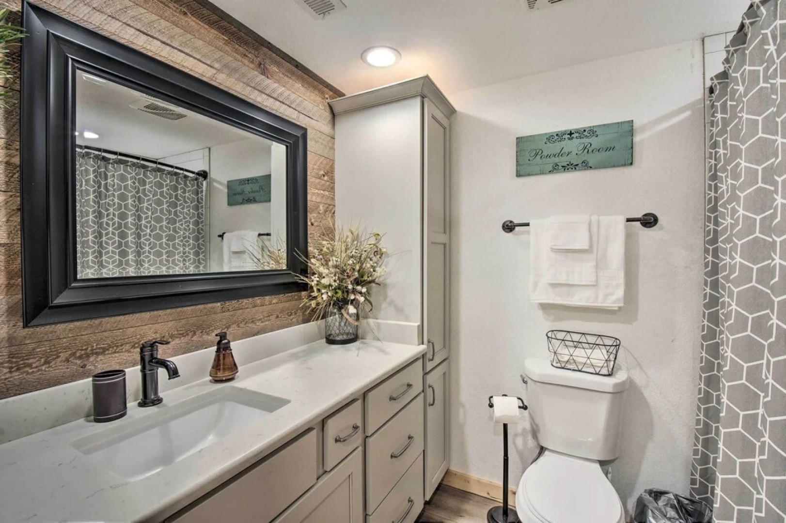 Hiawassee Getaway w/ Hot Tub, Deck & Lake Access!