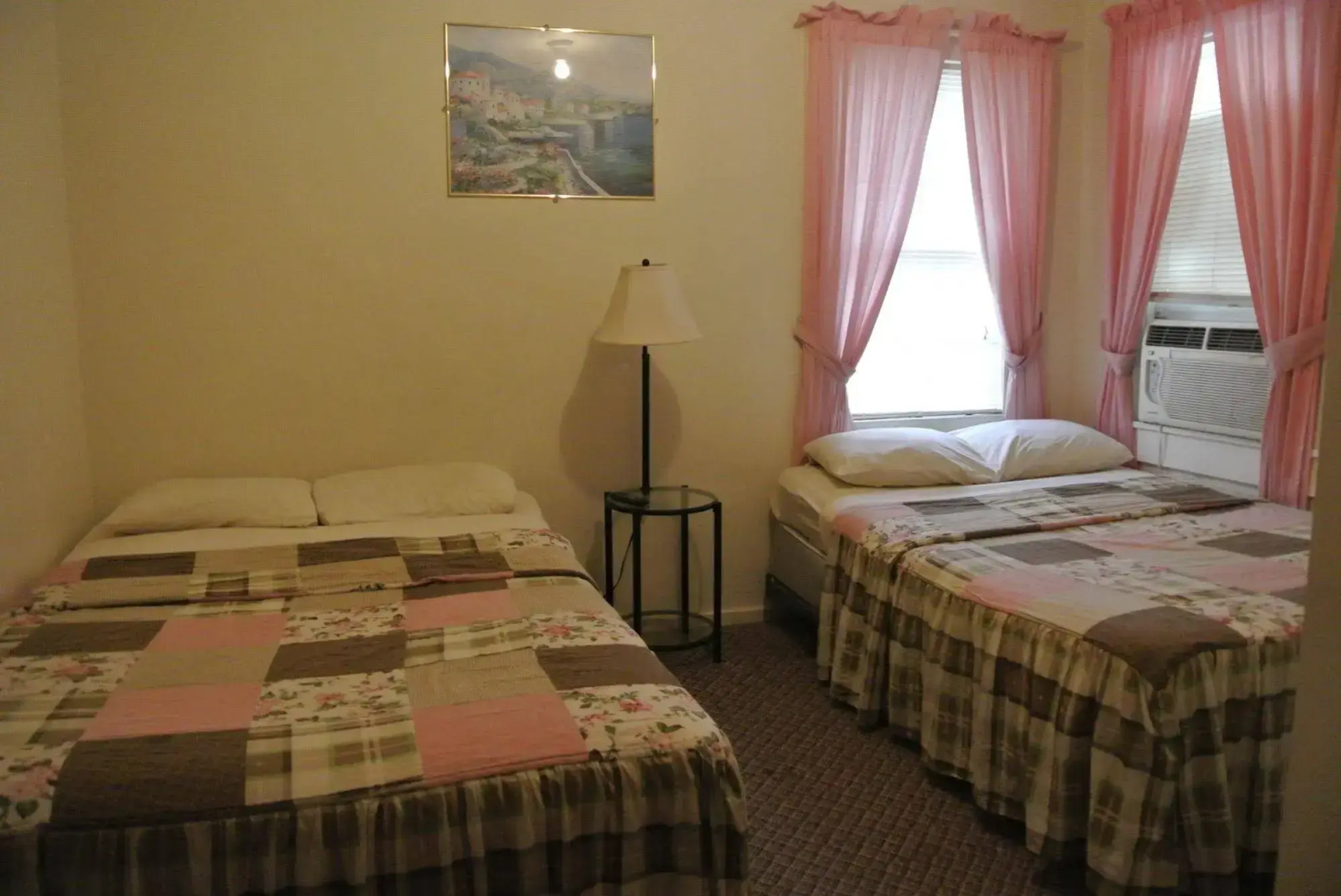 RoseWood Inn