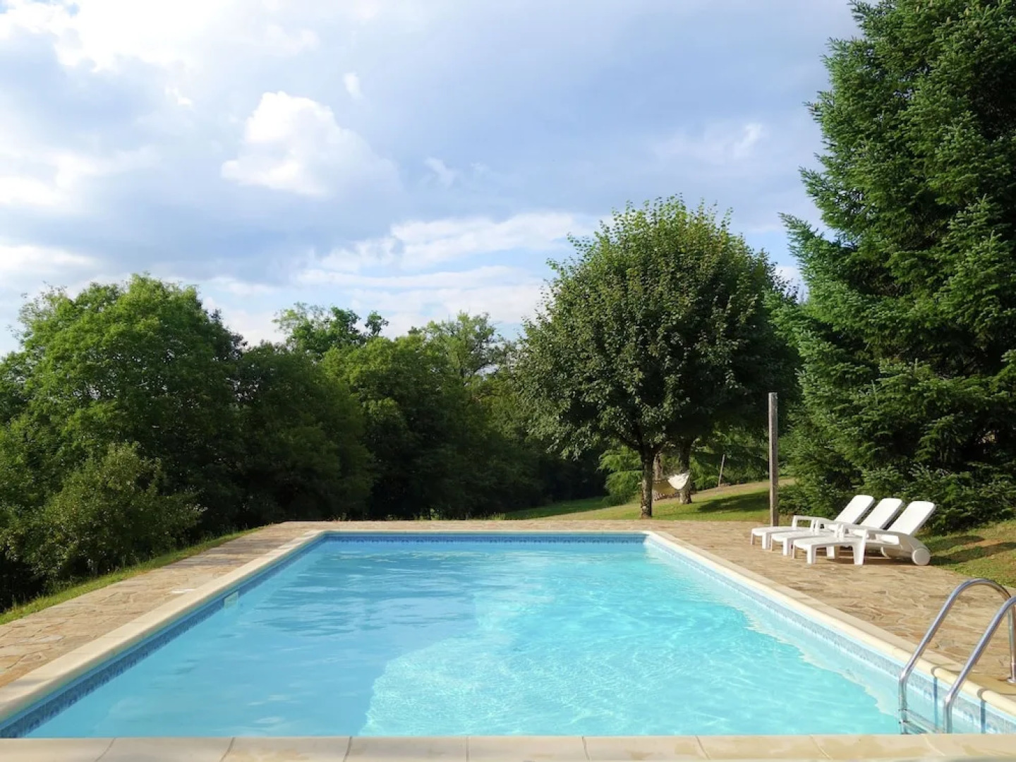 Lovely Villa in La Coquille with Swimming Pool