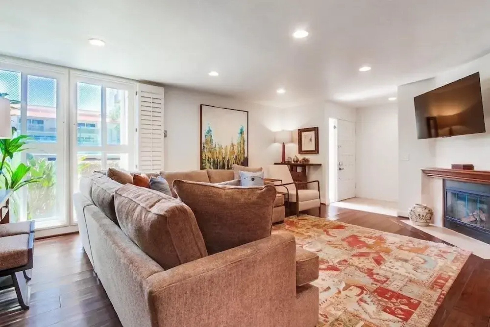 Sbtc161 3 Bedroom Condo