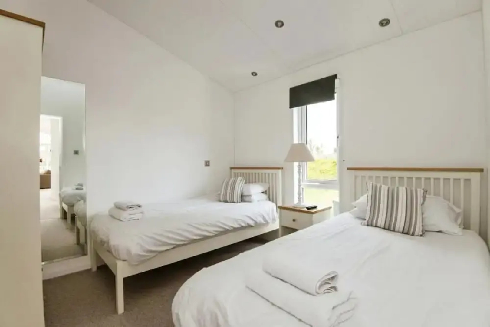 Lodge Sleeps 6 With Private Hot Tub