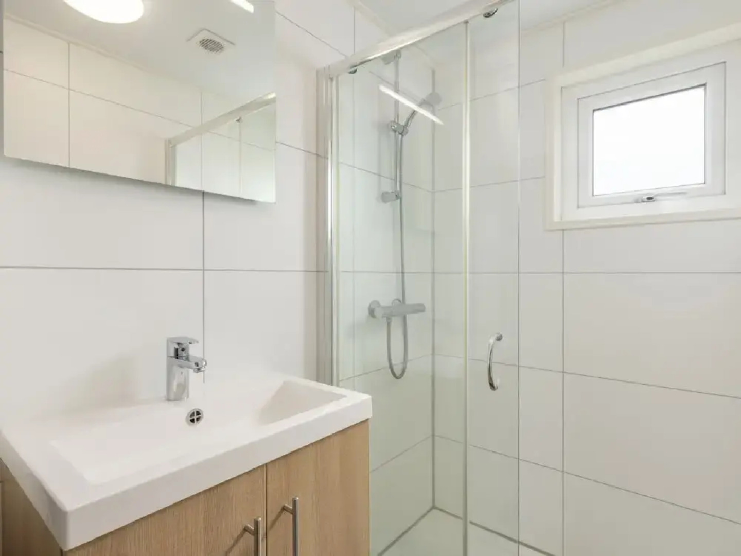 Modern Lodge With two Bathrooms, Near the Beach