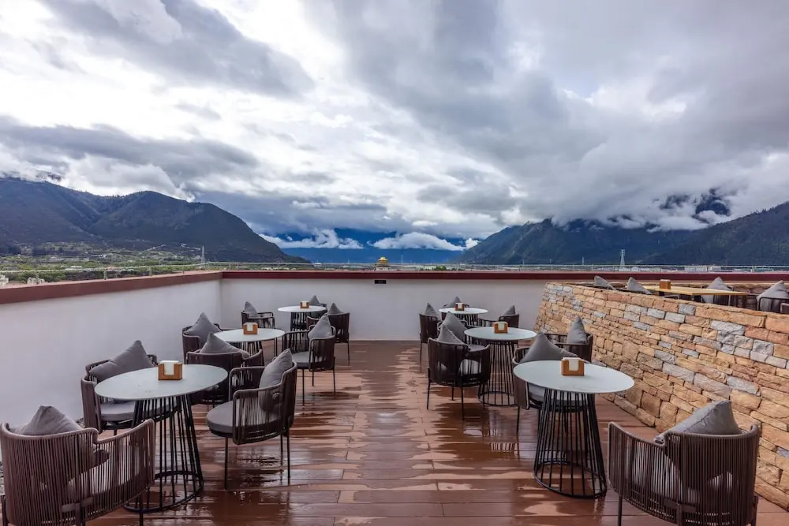 JOVE MOUNTAIN UrCove Nyingchi Hotel