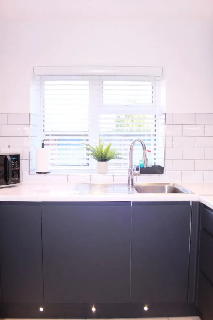 6guests-parking-nearstansted-accessible