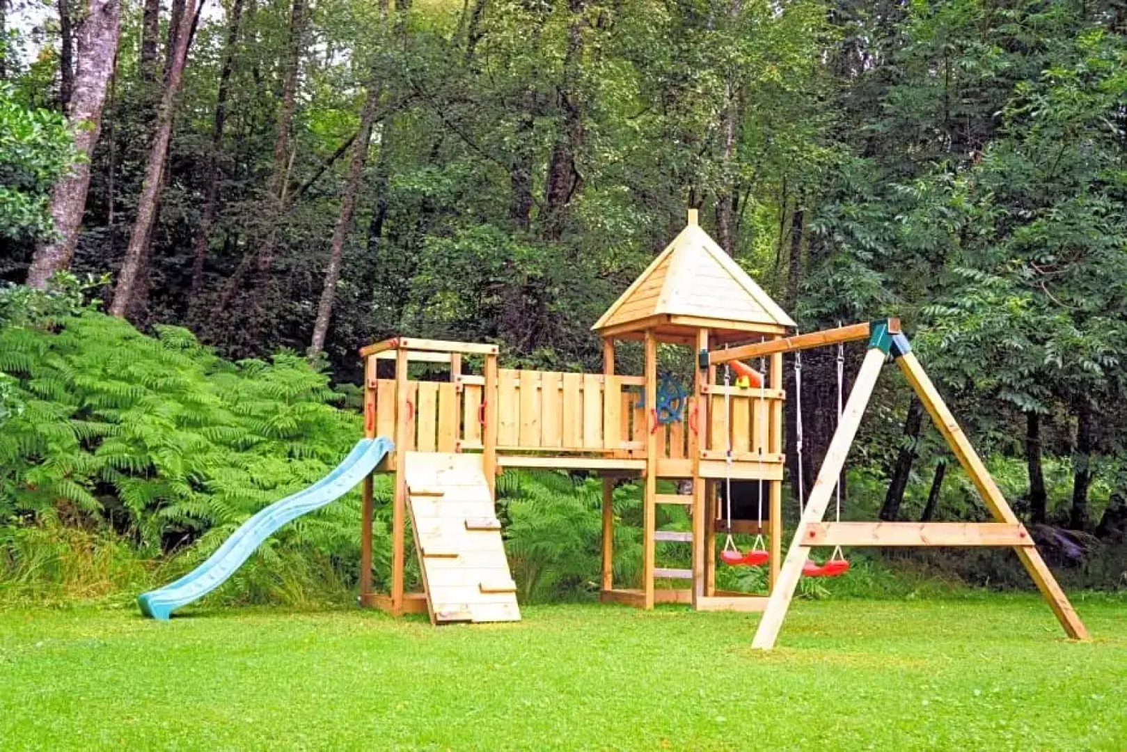 Cosy Rowan woodland lodge no3