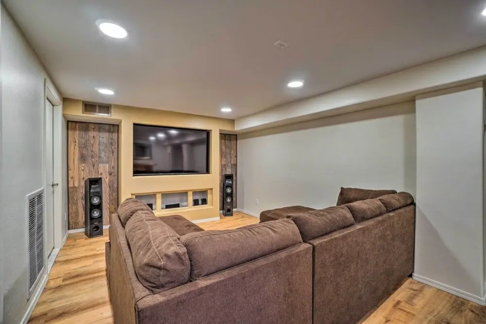 Cozy Pine Retreat w/ Private Hot Tub & Views