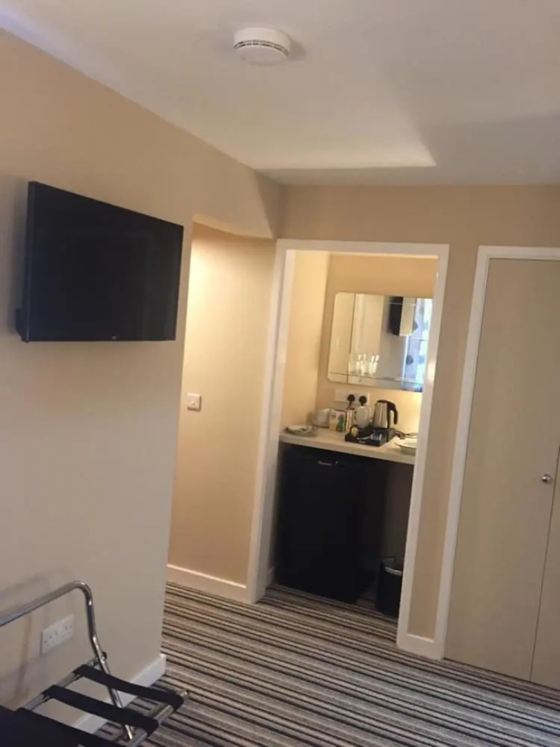 Red Lion Breachwood Green Rm2