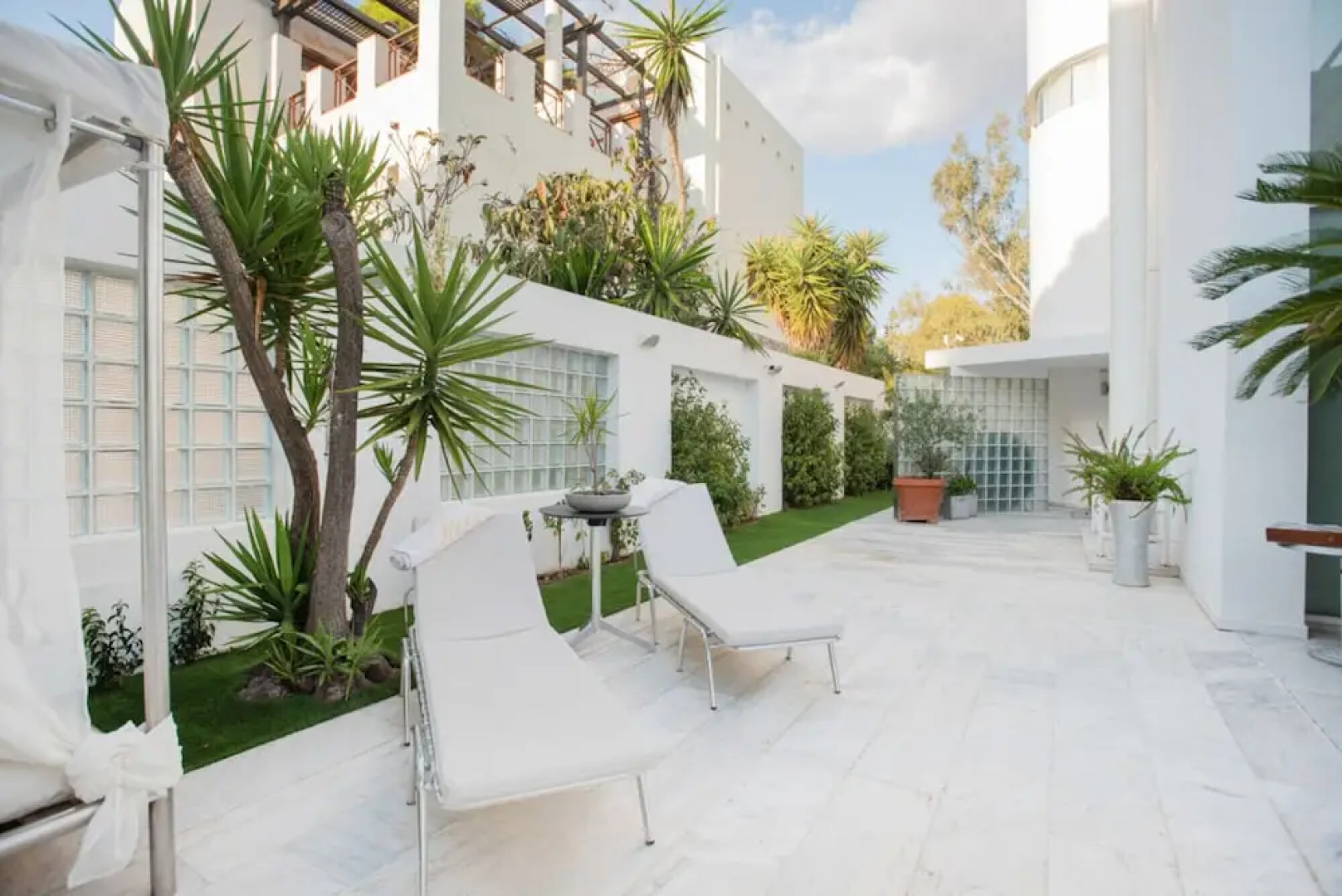 Perfect Athenian Villa