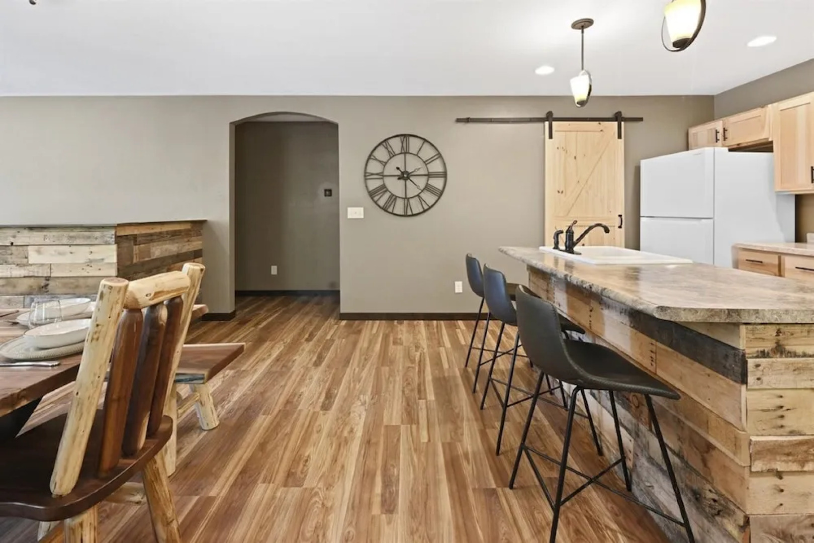 Tranquil Lakefront Oasis - Fire Pit Fishing BBQ