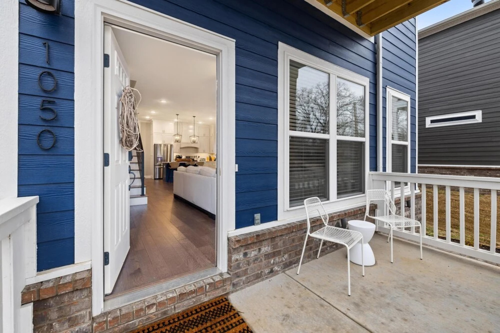 Big Blue on Main-hot Tub-less Than 1 Mi to Square