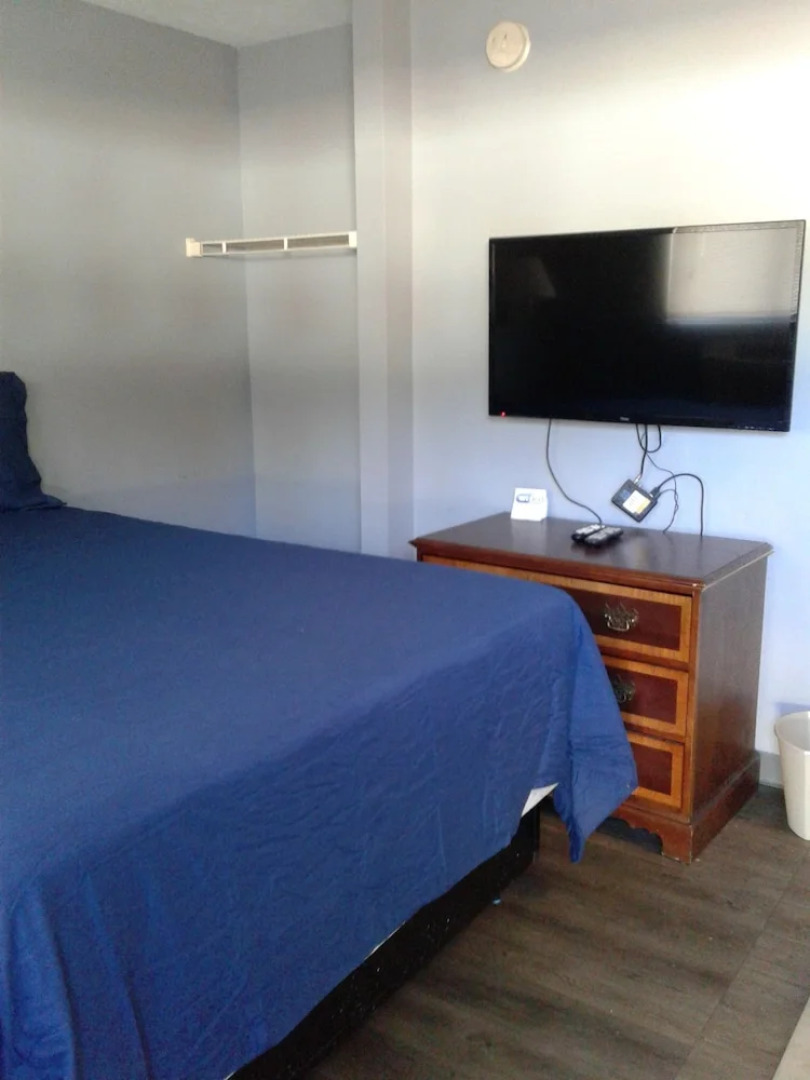 Budgetel Inn & Suites