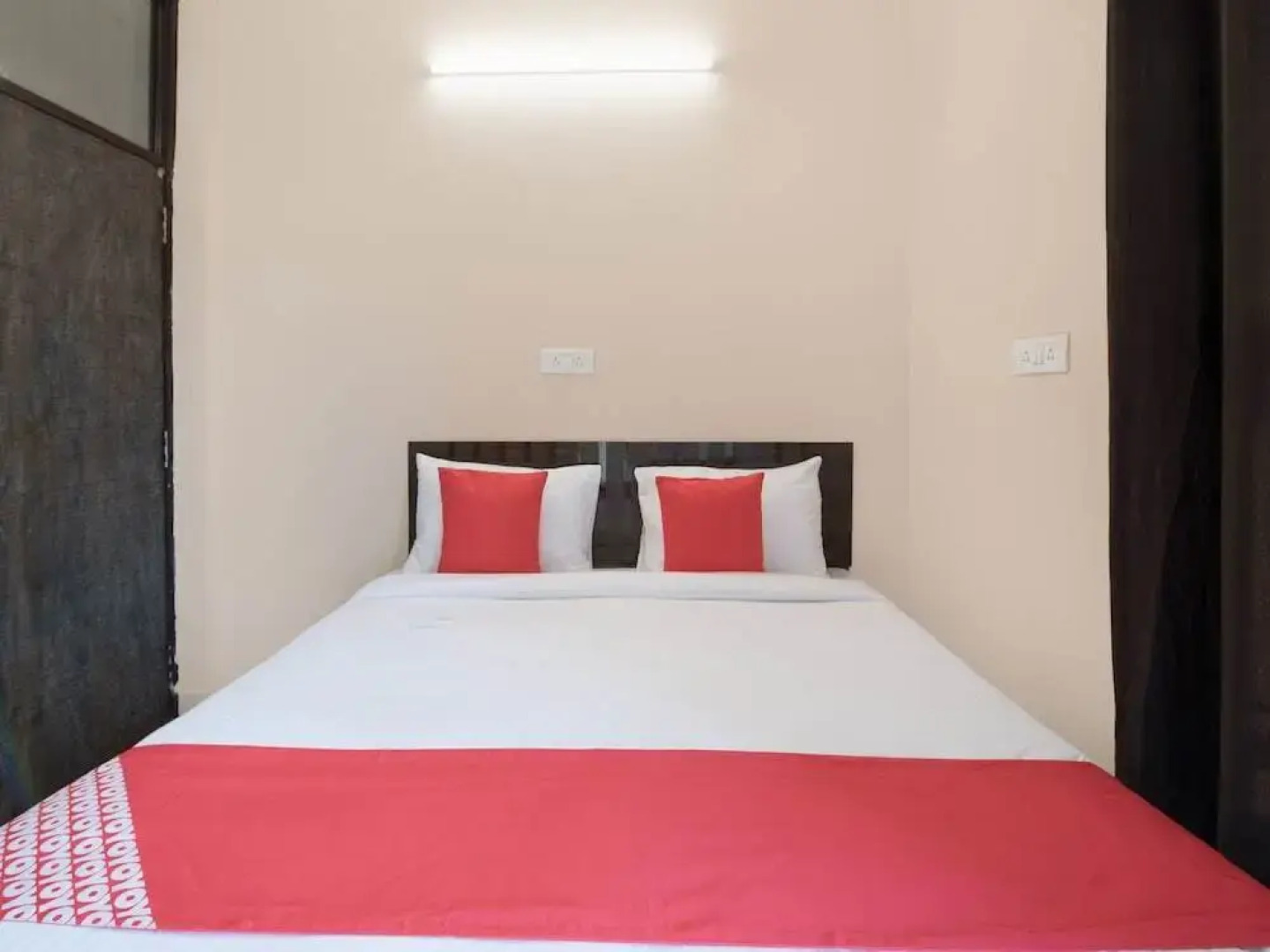 OYO Flagship Noida Golf Course