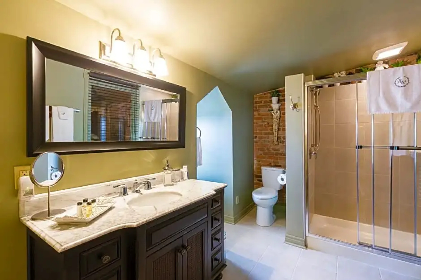 Russell Manor Bed & Breakfast