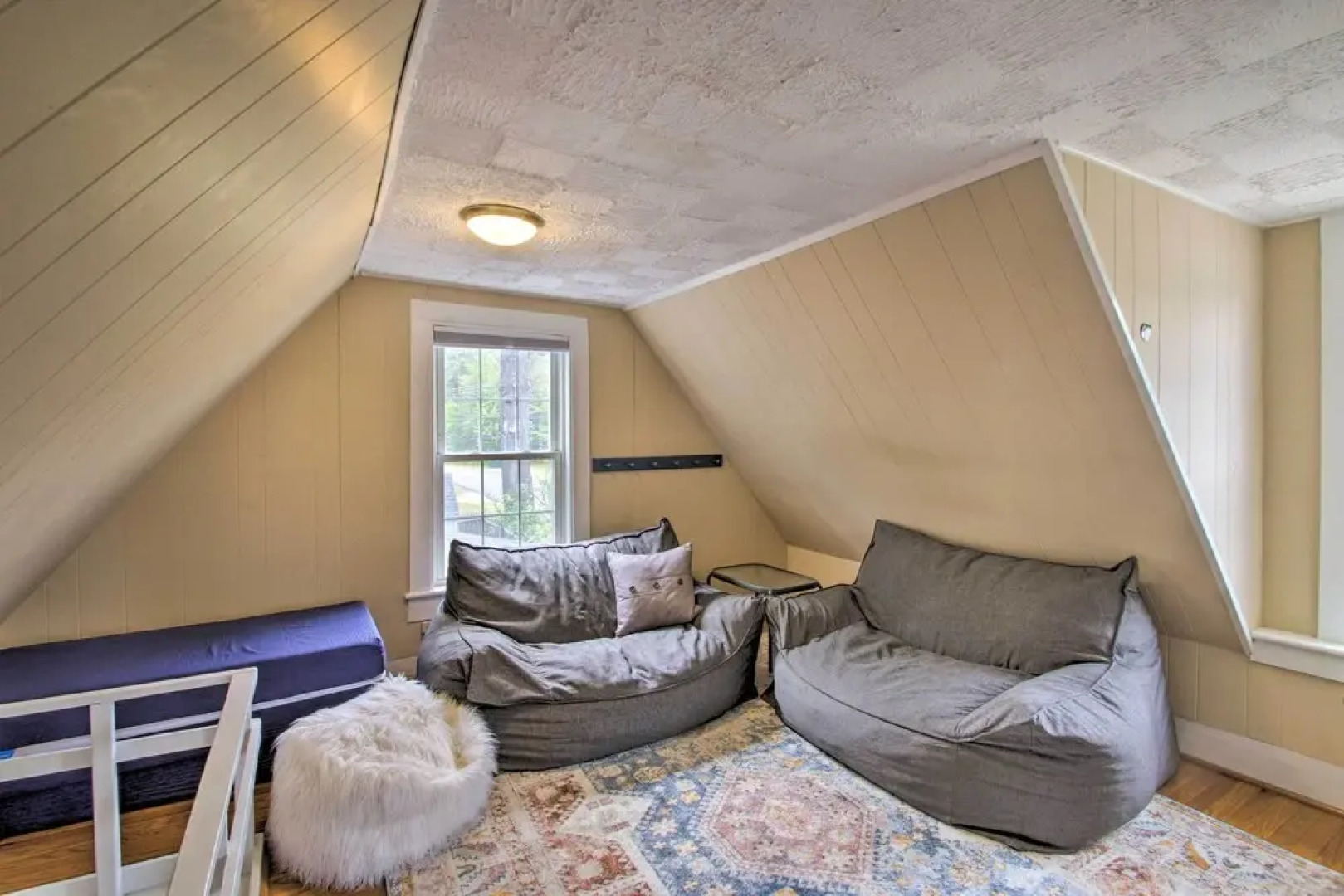 Modern Home ~ 2 Mi to Cranmore Mountain Resort!