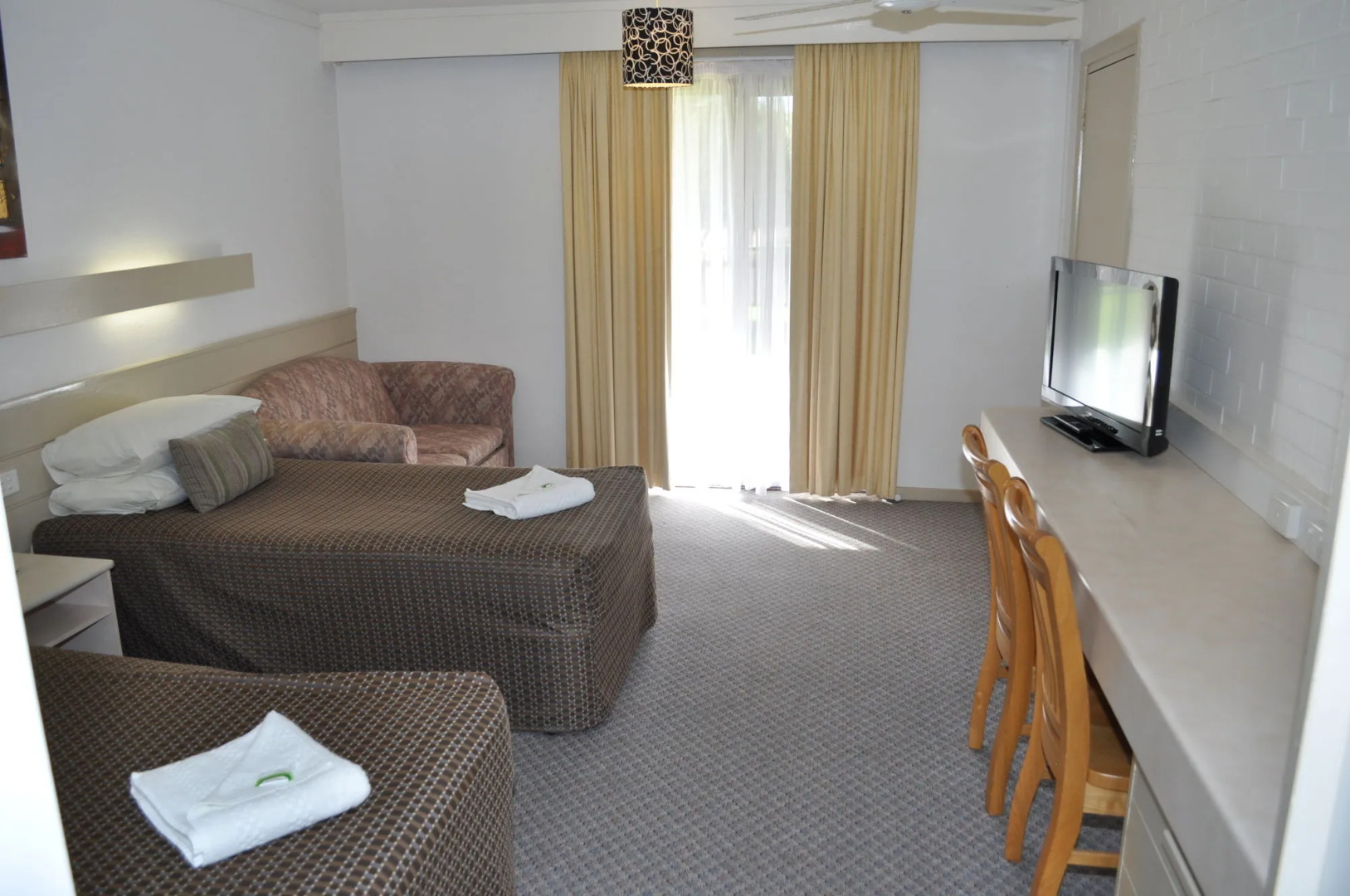 Black Dolphin Motel & Apartments