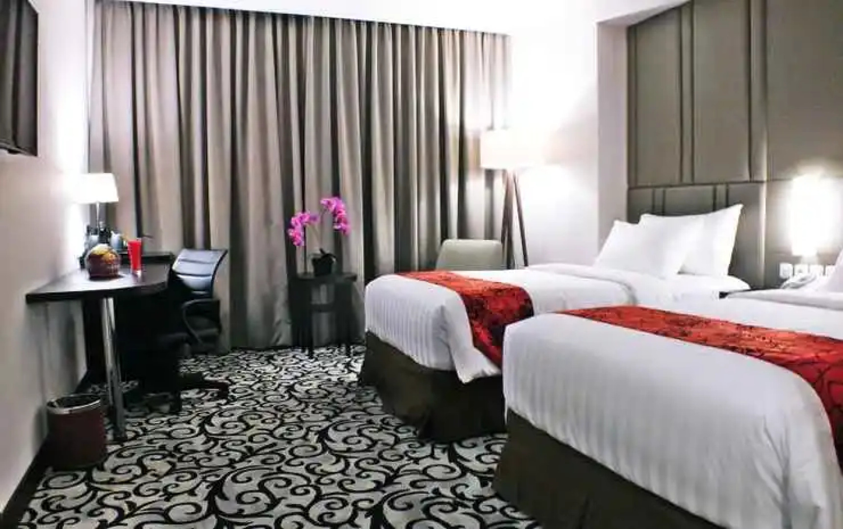 Grand Royal Denai Hotel