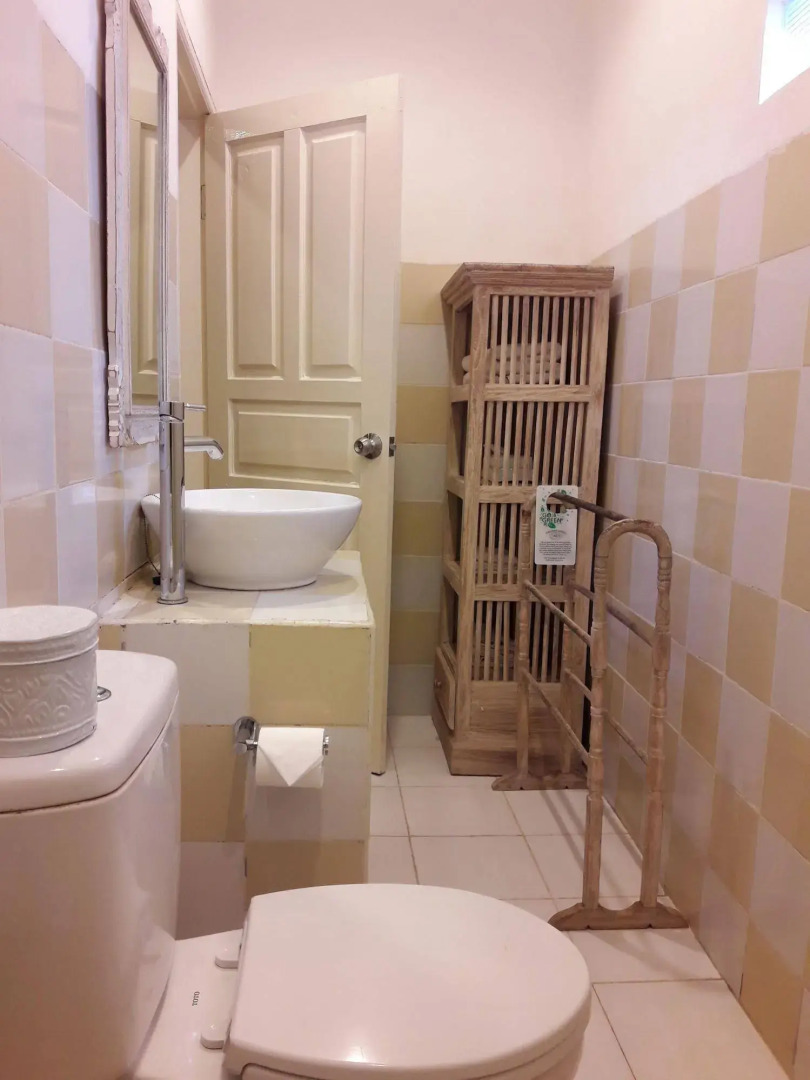 Scallywags Mango Motel