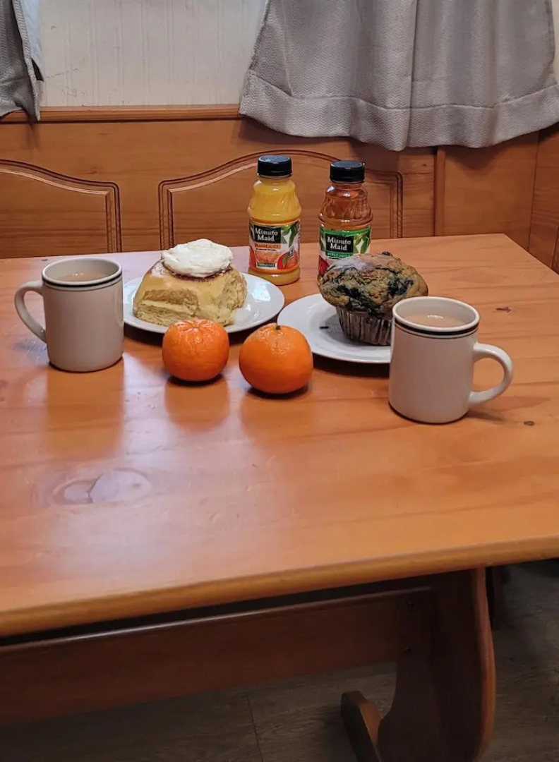 Hillcrest Suites & Cabins