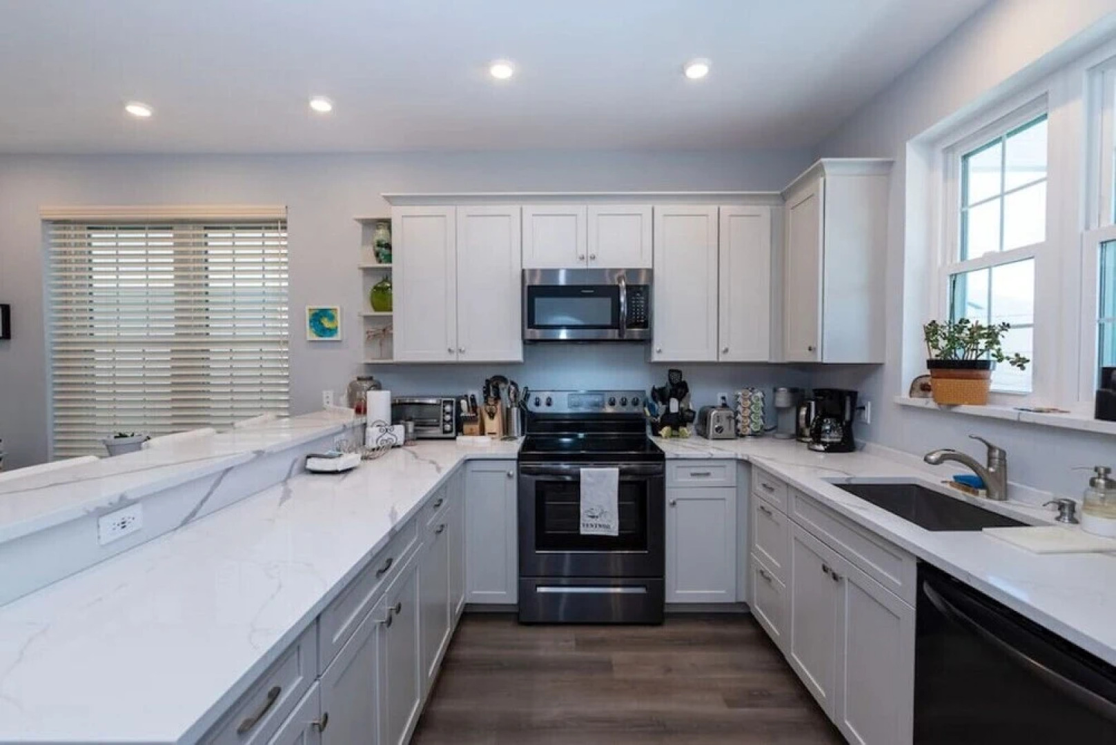 Cheerful Ventnor House Walk to the Beach