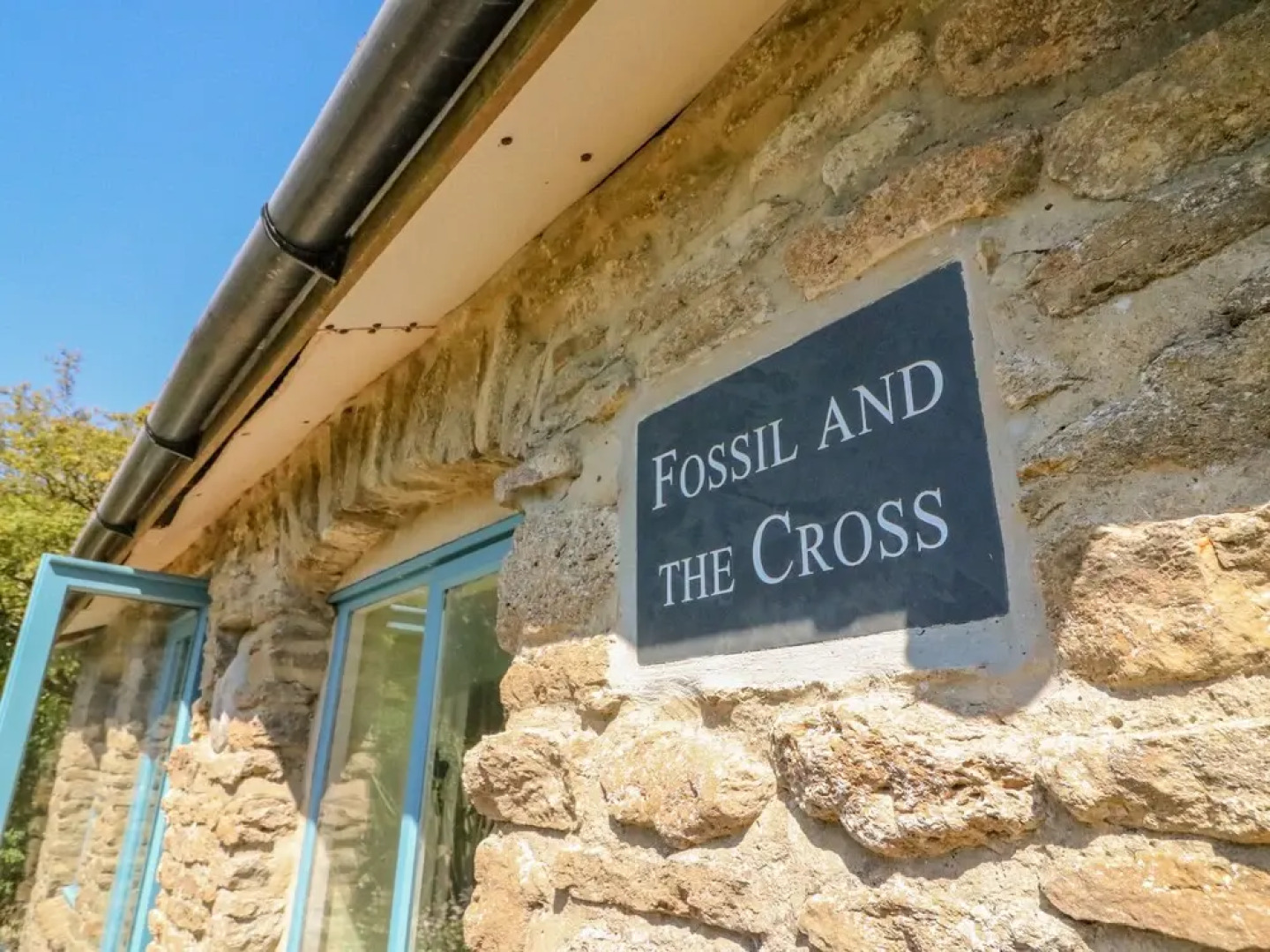 Fossil And The Cross Cottage, West Bexington
